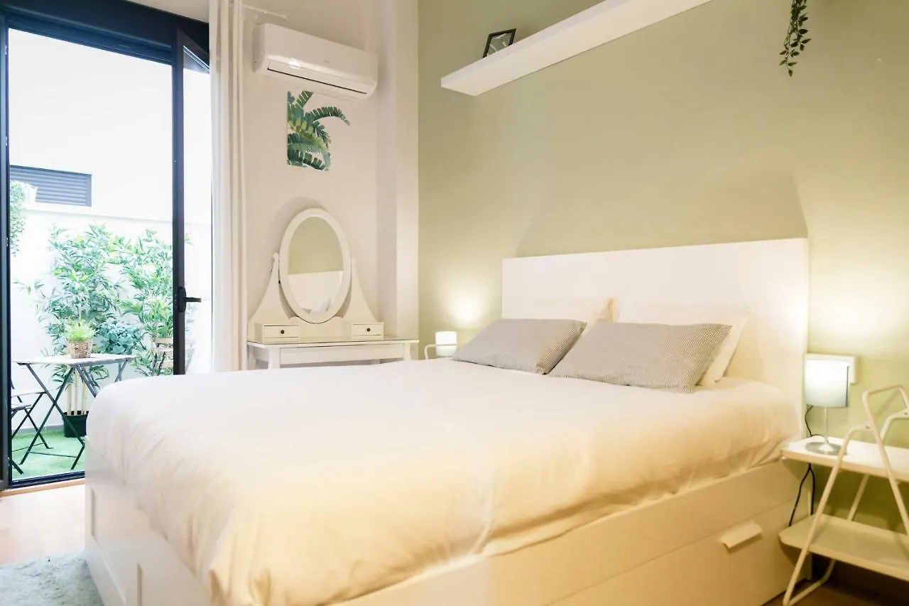 Family Apartment Patio&Swimming Pool In Center مالقة